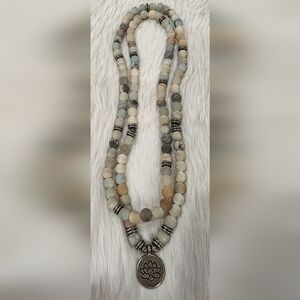 Elegant Multi-Tone Beaded Necklace